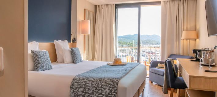 โรงแรม เฮเลียส & สปา โรงแรมในวาร์