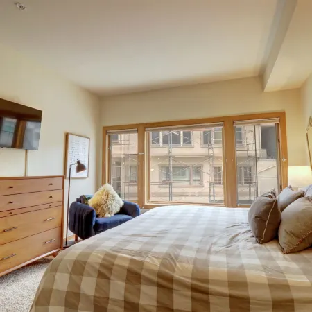 Pet Friendly, Slope-Side, Spacious Town Home - ER21 by Redawning