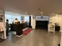 青森倫勃朗旅館 青森市酒店