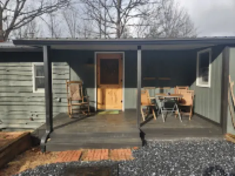 Cozy and Private Gem Cabin in the Smoky Mtns of NC, dog friendly,  great views! Hotels in Cowee