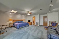Lakefront Livingston Home w/ Dock, 1 Mi to Launch! - Parkering
