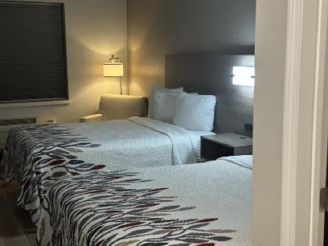 Red Roof Inn & Suites Middleborough Hotels in 