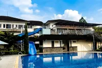 Parama Hotel - parking
