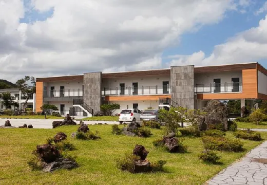 Jeju Go Park Pension Hoteles cerca de Geomunoreum