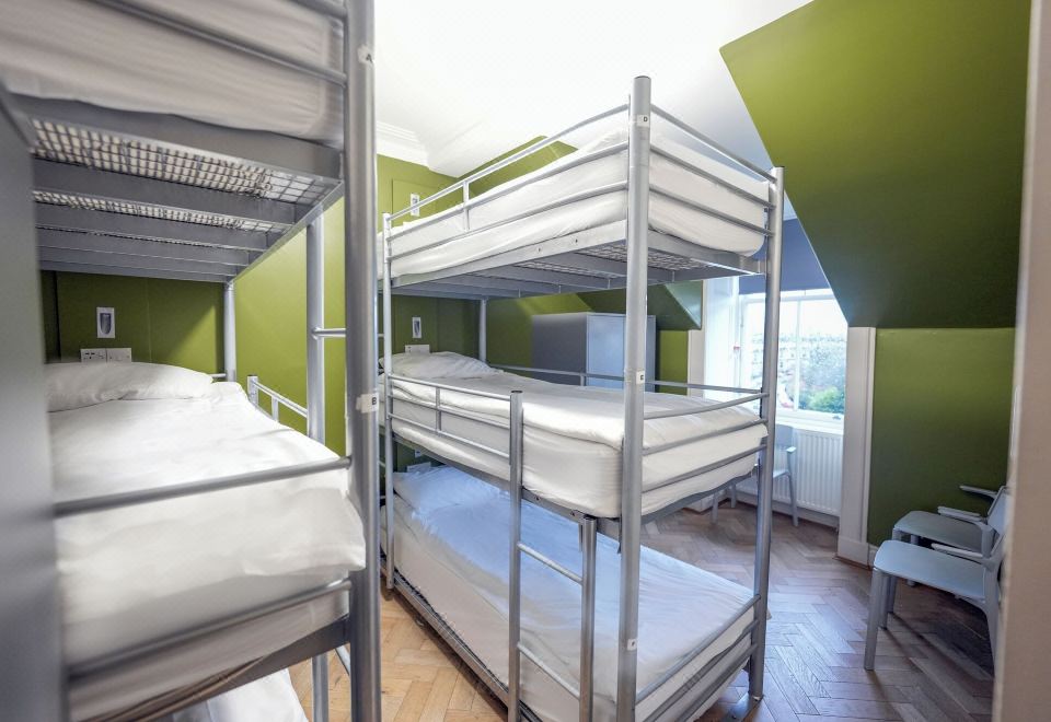 웨스트 엔드 호스텔 외관