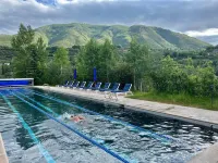 Aspen Meadows Resort - Pool