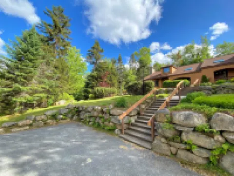 O9 New Renovated Bretton Woods Slopeside Condo with 2 Living Rooms Foosball Air Hockey Hotels in Bretton Woods