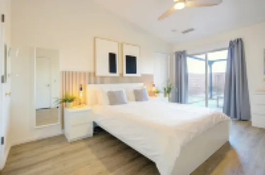 Modern retreat, great views, games galore..