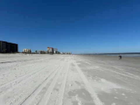 Welcome to Sandpiper Beachfront Condo. Cozy 1-bed in JAX Beach, Perfect for Couples! Pet-friendly!