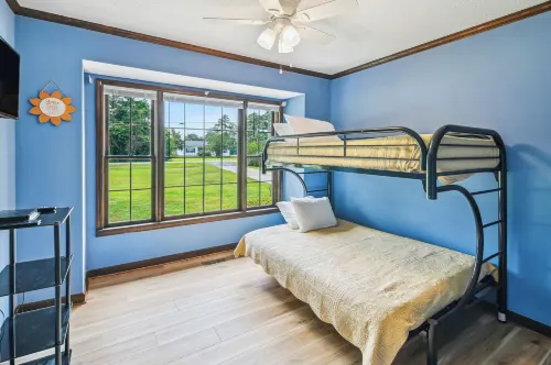 6 Mi to Beach: Myrtle Beach Escape w/ Sunroom! - Homestays