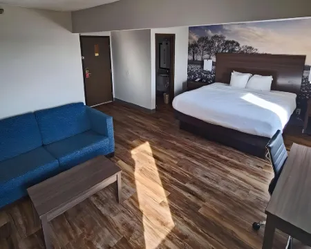 Clarion Pointe Bettendorf - Quad Cities Hotels in Bettendorf