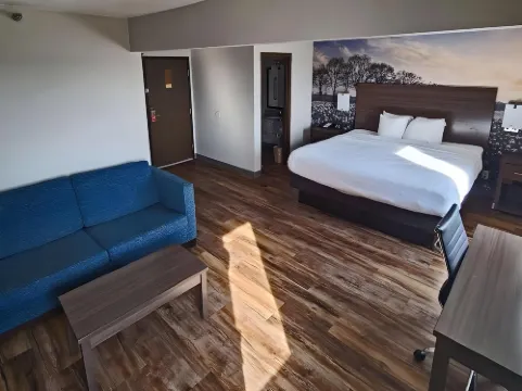 Clarion Pointe Bettendorf - Quad Cities