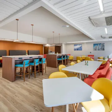 Comfort Suites Colorado Springs East - Medical Center Area Отели рядом с достопримечательностью «Парк Коттонвуд Крик»