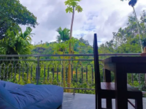 บริดจ์ ฟรอนต์ อินน์ เอลลา