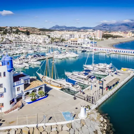 Modern Townhouse 7min walk beach and 15 to Duquesa