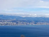Luxurious 4-Bedroom Apartment with Private Pool with Sea View Hotels in Opric