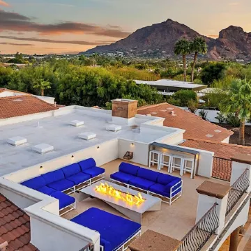 6,000 Sqft Luxurious Mansion w/Heated Pool, Spa, Pickleball & Mountain Views
