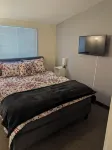 Near the park! 3-bedroom house with wifi and AC