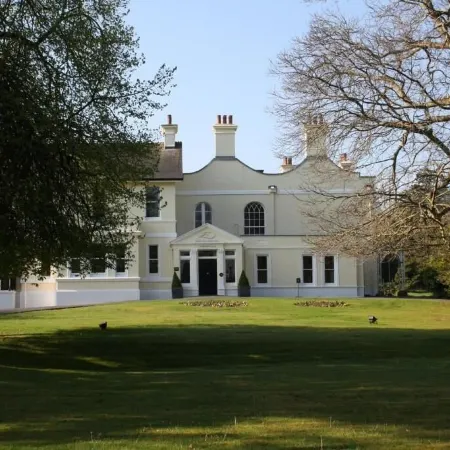 St Elizabeth's House Отели рядом с достопримечательностью «Торговый центр "Марш-Миллз"»