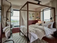 25Hours Hotel Duesseldorf Das Tour - balcony