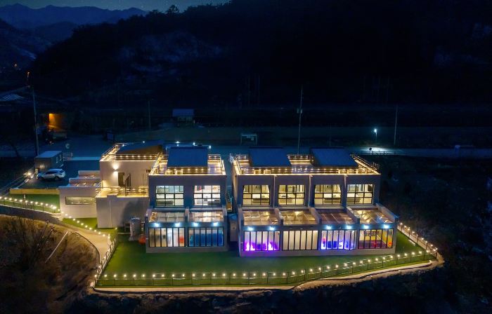 Gokseong Pool Villa Pomis Lebreman