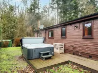 4 Bed House - Sleeps 9 - Hottub - Parking Hotéis em Moffat