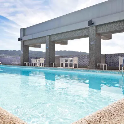 Mercure Braga Centro Hotel Hotels near Santa Maria de Braga Cathedral