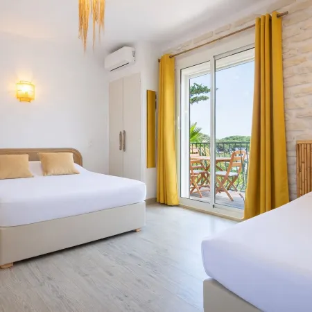 Hôtel Almanarre Plage - Hôtel Eco-Responsable Face à la Mer