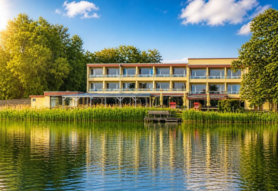 The Royal Hotel - Housity