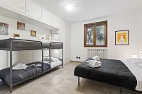 Villa Teresa Apt Lake Garda View 2Br + Pool (Sleeps 6) - Happy Rentals - Park Yeri