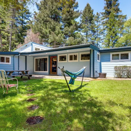 Hike to the Coast! Log Cabin on 5 Acres in Bandon