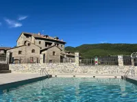 Casas Pirineo Aínsa: Historic Palace & Garden