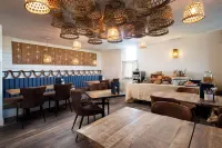 CBH Beach House Hotel - breakfast