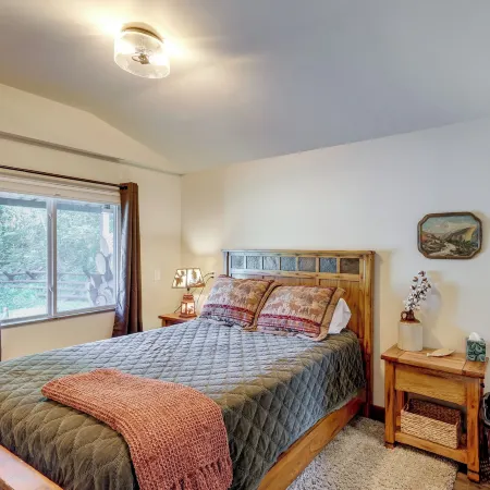On the Flathead River! Rustic Saloon-Themed Cabin
