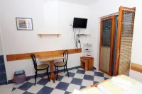 Pansion Ivan, Sućuraj Các khách sạn ở 