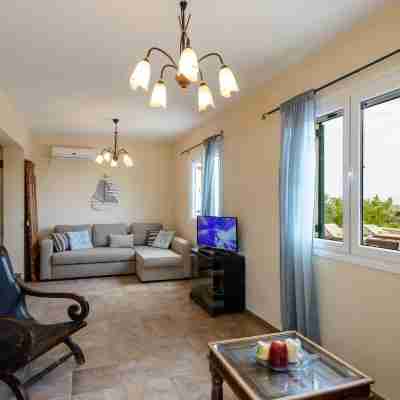 Porto Cheli Panoramic Seaviews, Poolside Getaway Rooms