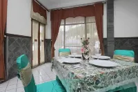 Hotel Lestari Near Lippo Plaza Mall Jember - 2-Star