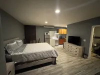 Cozy Private Studio  in a Safe Area of Las Vegas with WiFi, AC Hotels in Summerlin