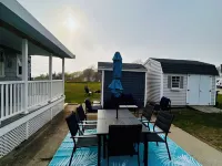 Beach Lovers Paradise!  Cozy 3 bedroom home steps from the beach. Hotele w: Fairhaven