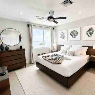 PRIVATE PENTHOUSE VIEWS on the TOP/5th FLOOR!! 2 Bedroom Condo at SUNSET CARIBE! Rooms
