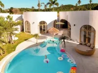 White Curve Villa - Pools