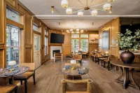 The Polo House and Bungalows - Parkplatz