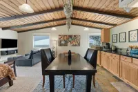 Cozy Up at a Nature Inspired Boutique Studio in the Trees - River Nearby - balcony
