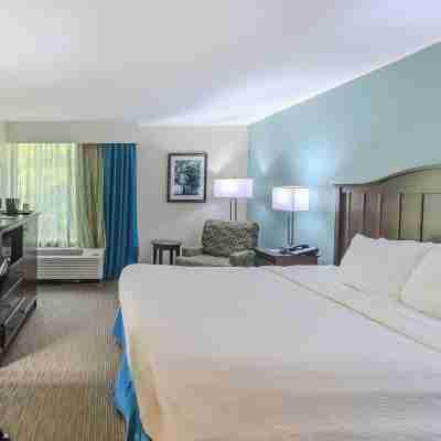 Quality Inn & Suites Rooms