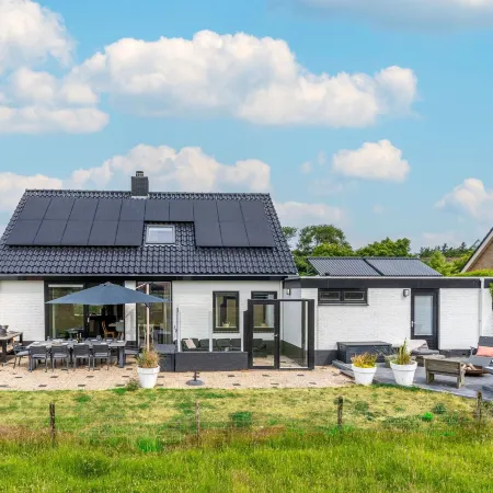 Luxury 10-person Family Villa