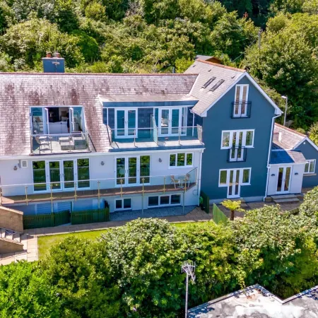 Cawsand Waterfront House With Pool
