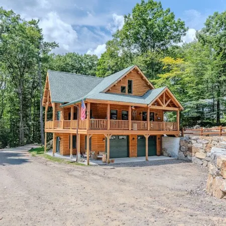Luxury Log home steps from private beach in Meredith on Lake Winnipesaukee.
