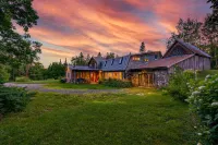 4 Br Sleeps 8 - Kayaks - Fire Pit - Dog Friendly - WiFi