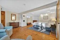 4 Br Sleeps 8 - Kayaks - Fire Pit - Dog Friendly - WiFi