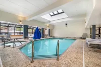 Best Western Plus InnTowner Madison - Pool